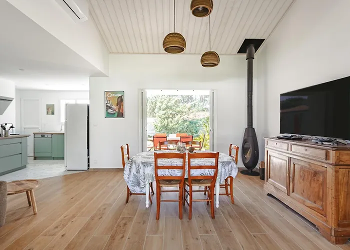 Grande Maison Entre Et Foret