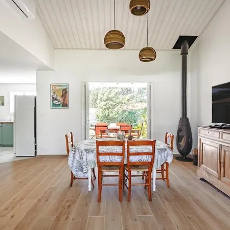 Grande Maison Entre Et Foret